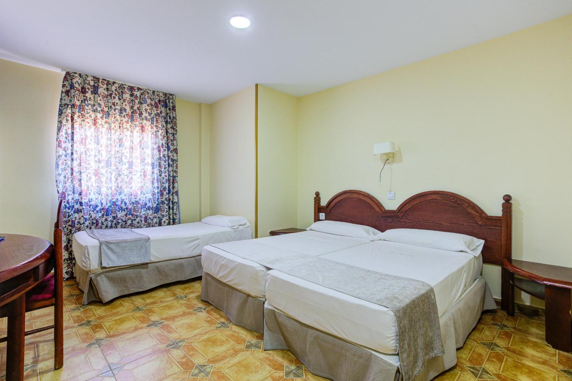 Hotel Pizarro Humanes de Madrid Exteriör bild