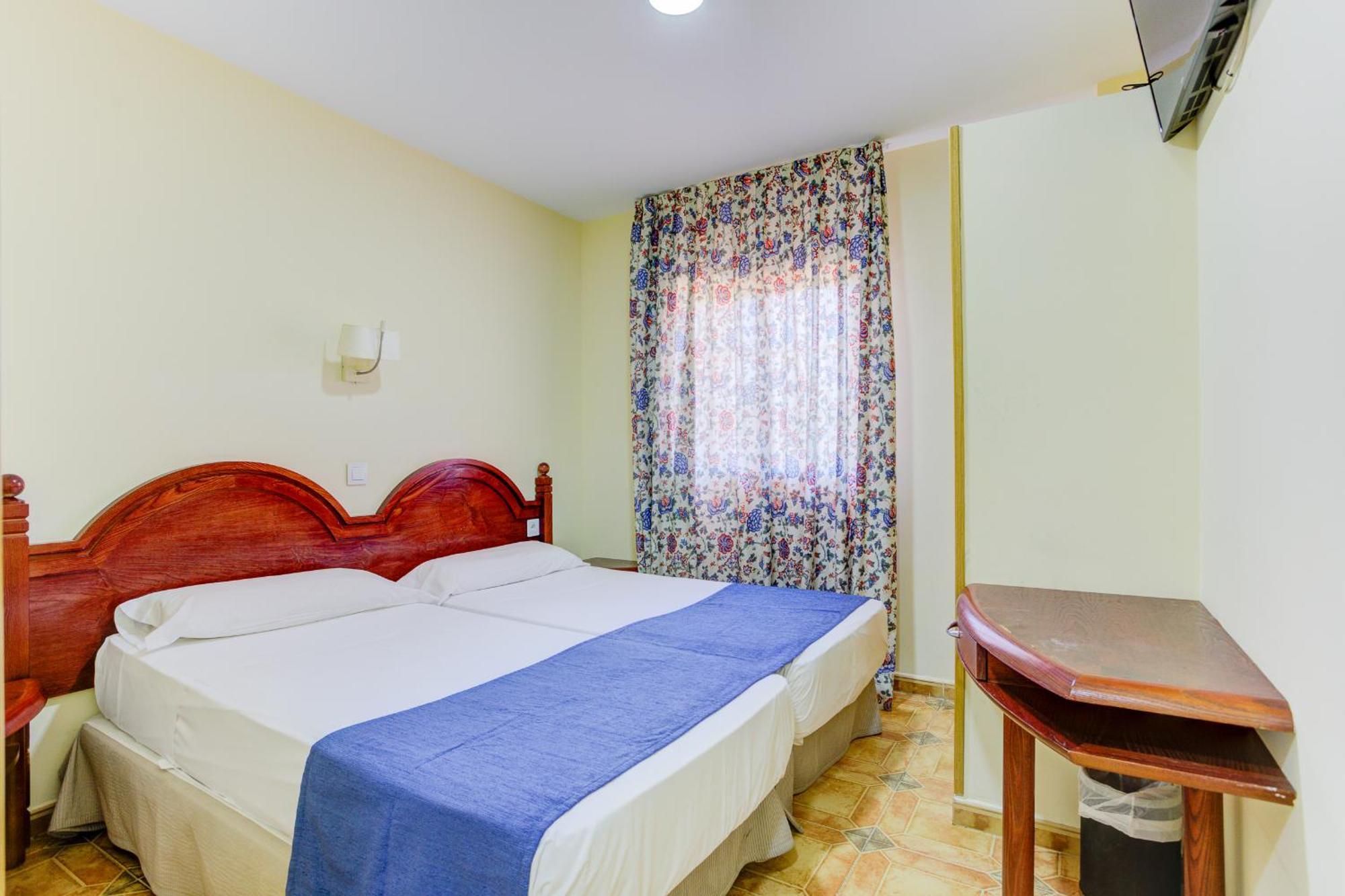 Hotel Pizarro Humanes de Madrid Exteriör bild