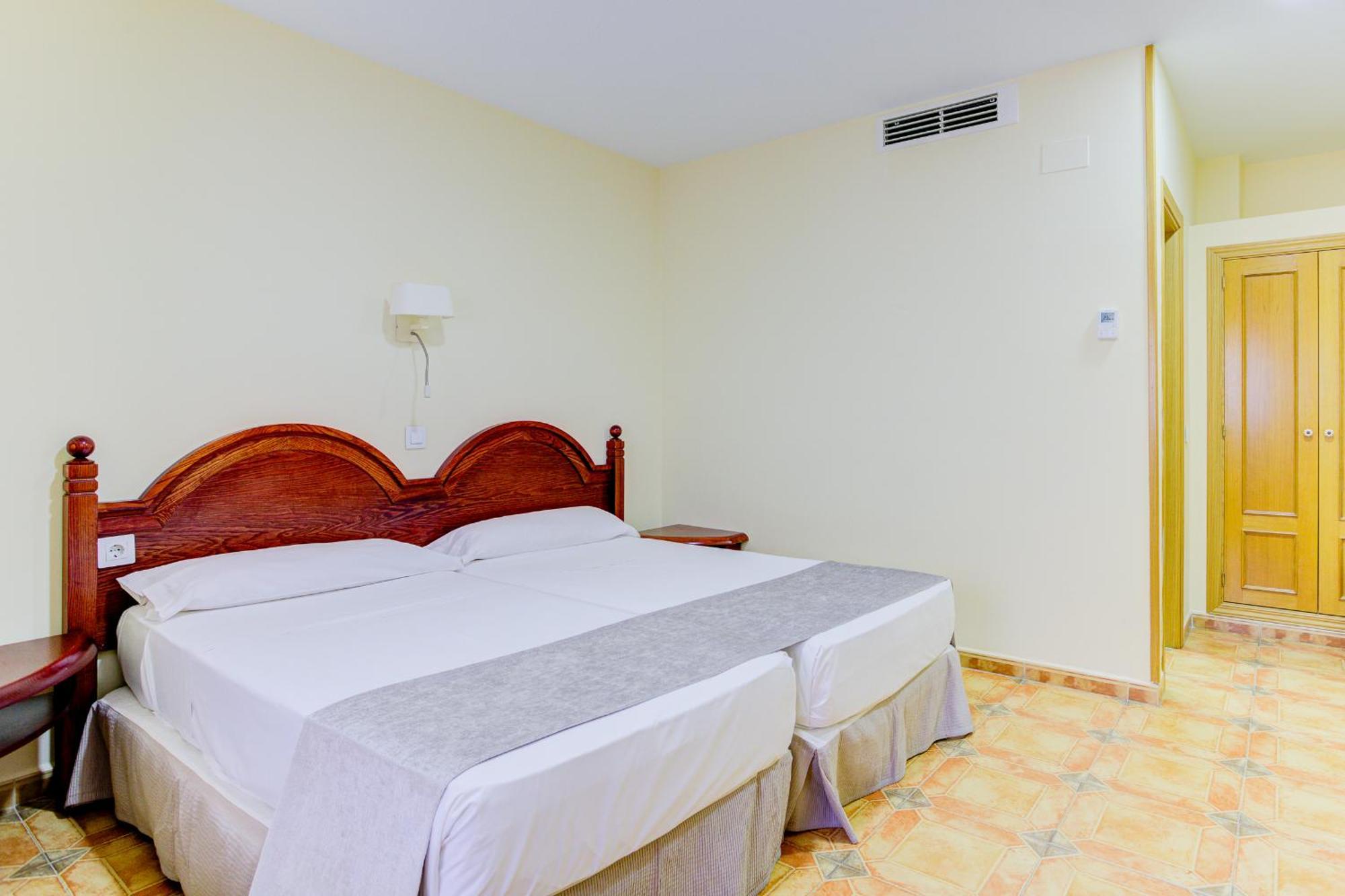 Hotel Pizarro Humanes de Madrid Exteriör bild